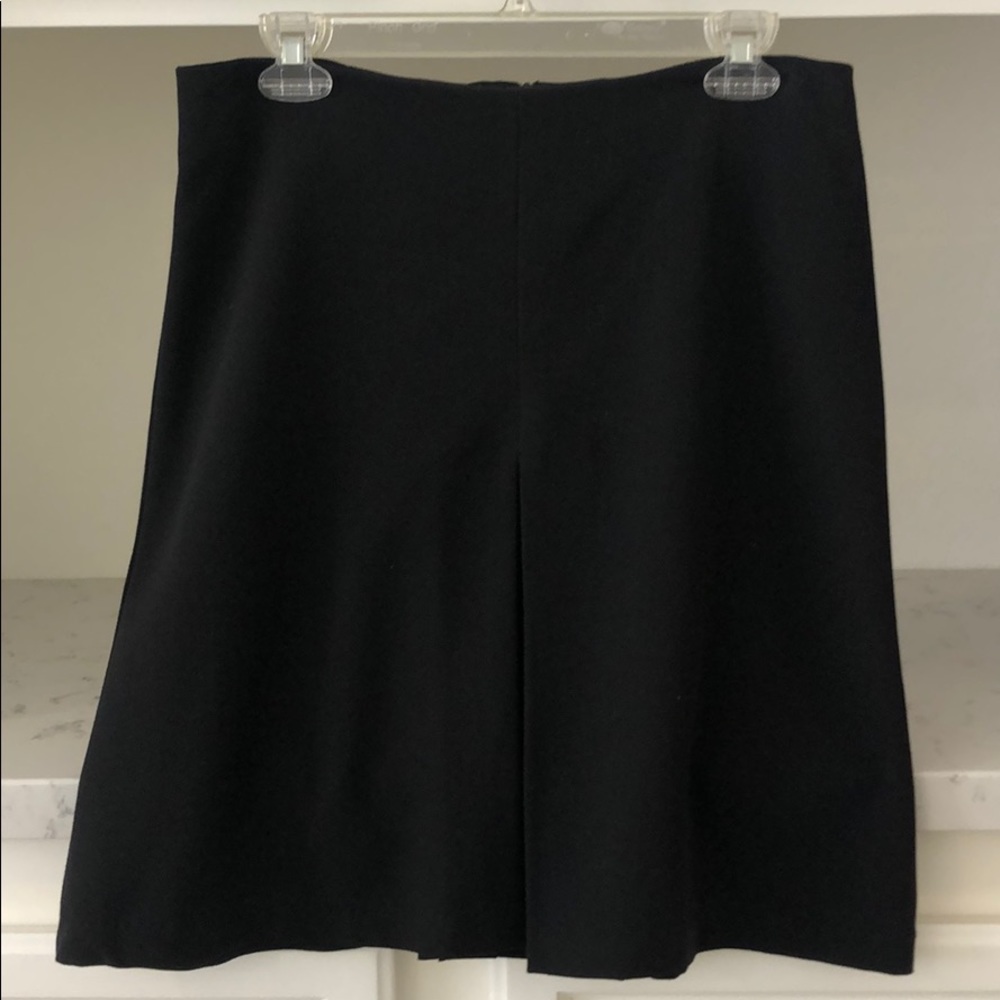 Black flare skirt with pleat in front